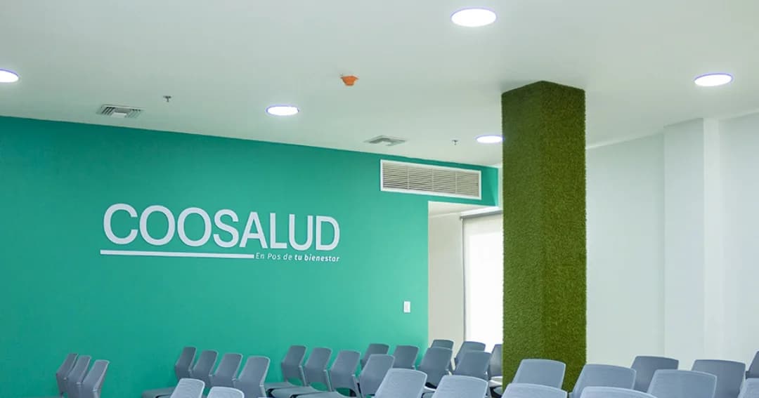 Sala de espera de un centro de atención de Coosalud EPS