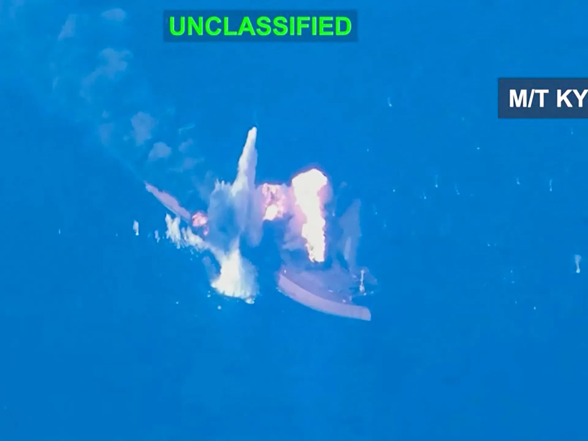 Imagen del video difundido por el Centcom sobre el ataque a un petrolero vinculado a Irán