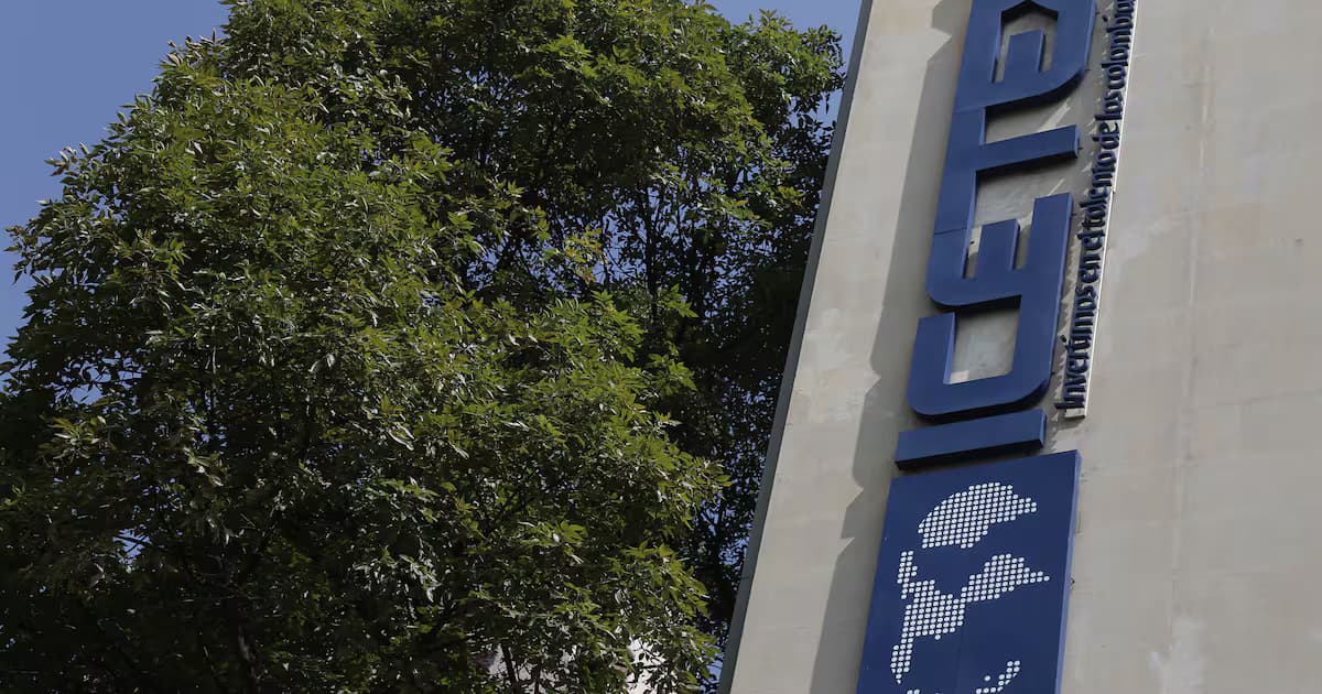 Fachada de la sede del Icetex con el logo de la entidad