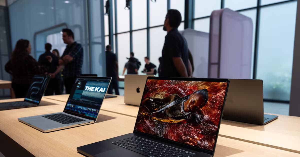 Portátiles MacBook Pro exhibidos durante un evento de Apple en Nueva York
