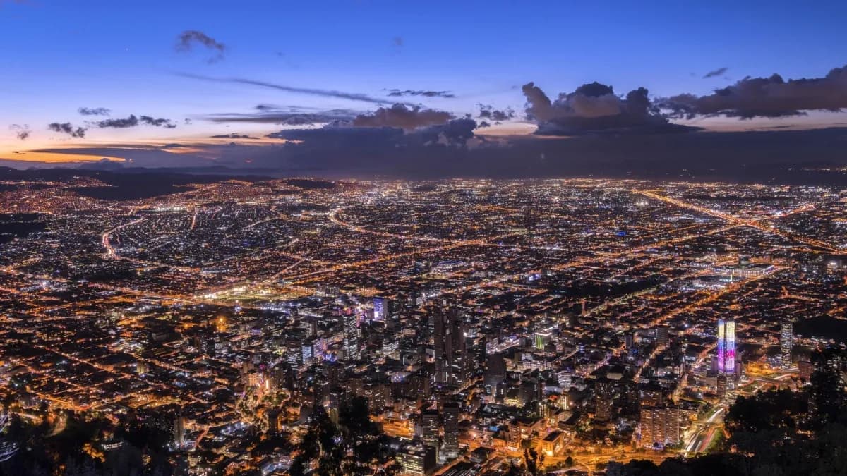 Vista nocturna de Bogotá desde los cerros orientales