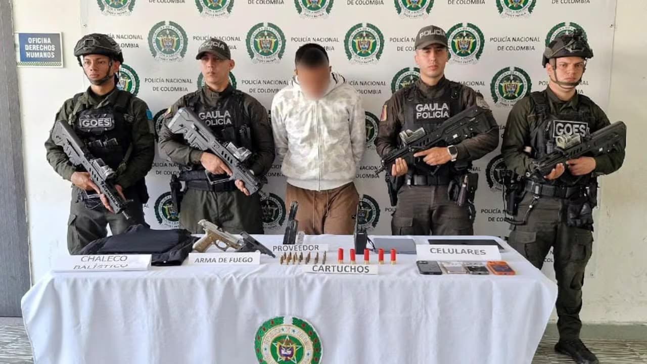 Uniformados de la Policía Nacional durante un operativo en zona rural del Valle del Cauca