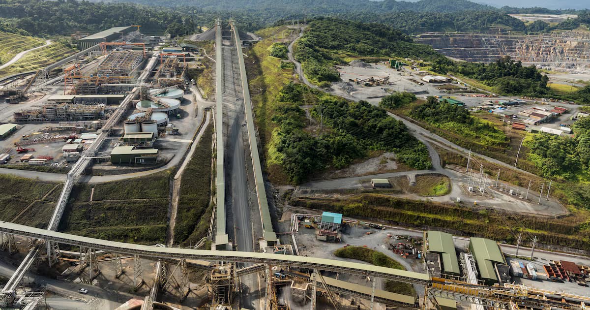Vista aérea de las instalaciones y el tajo de la mina Cobre Panamá, en la provincia de Colón