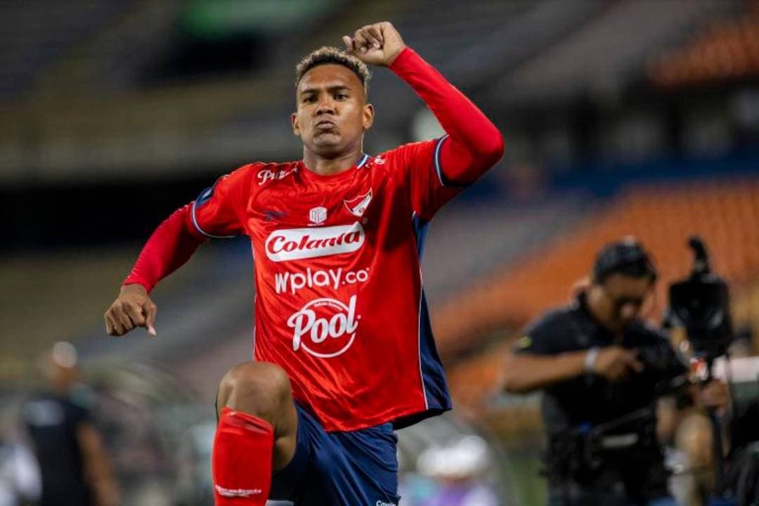 Un jugador de Independiente Medellín celebra en el estadio Atanasio Girardot