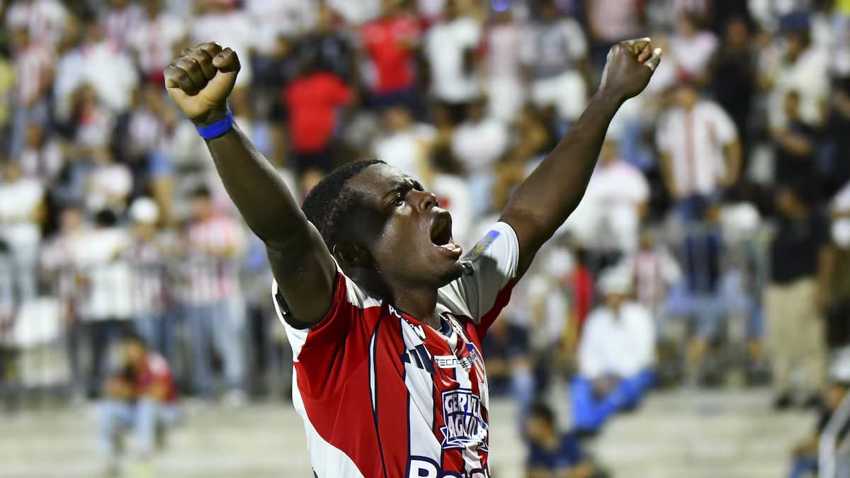 Déiber Caicedo celebra su gol ante el Independiente Medellín en el estadio Romelio Martínez