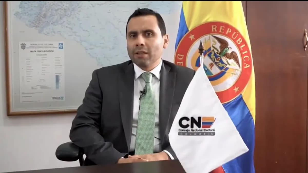 Altus Baquero, entonces magistrado del Consejo Nacional Electoral, en su despacho