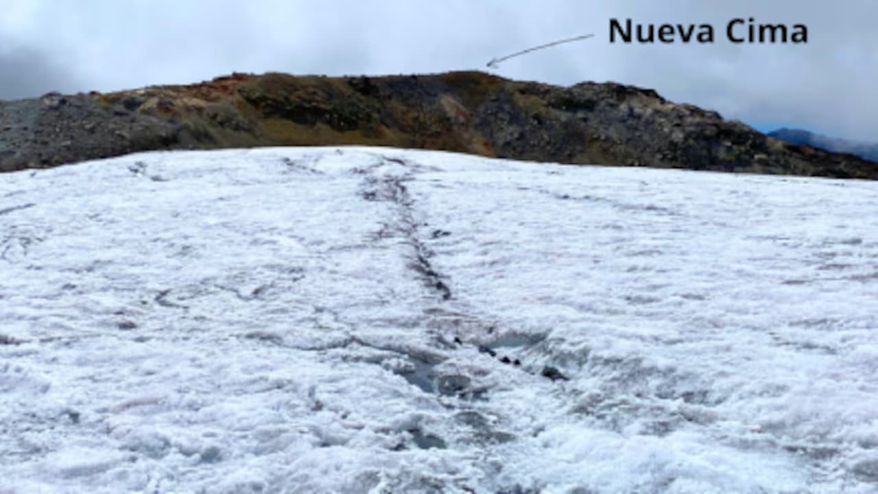 El afloramiento rocoso que hoy es la cima del nevado Santa Isabel, sobre el glaciar El Hongo