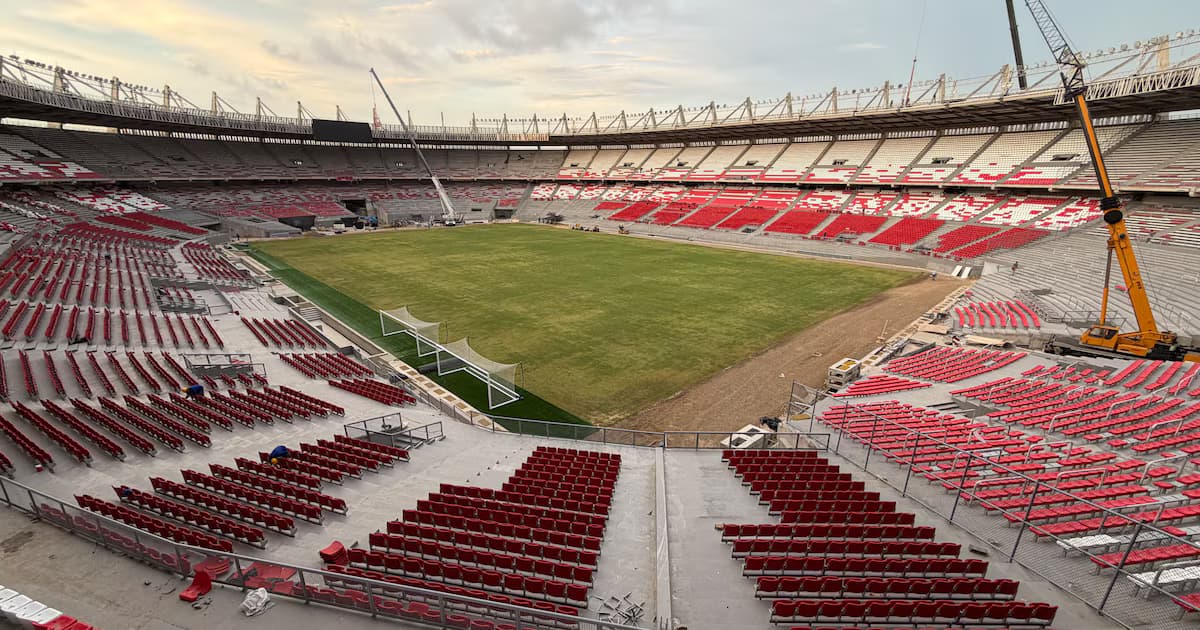 Graderías y cancha del estadio Metropolitano Roberto Meléndez de Barranquilla durante obras de remodelación