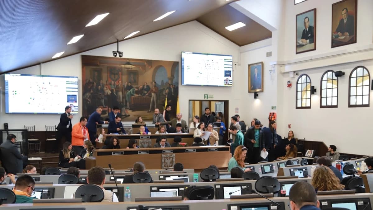 Sesión de la Comisión de Hacienda en el recinto del Concejo de Bogotá