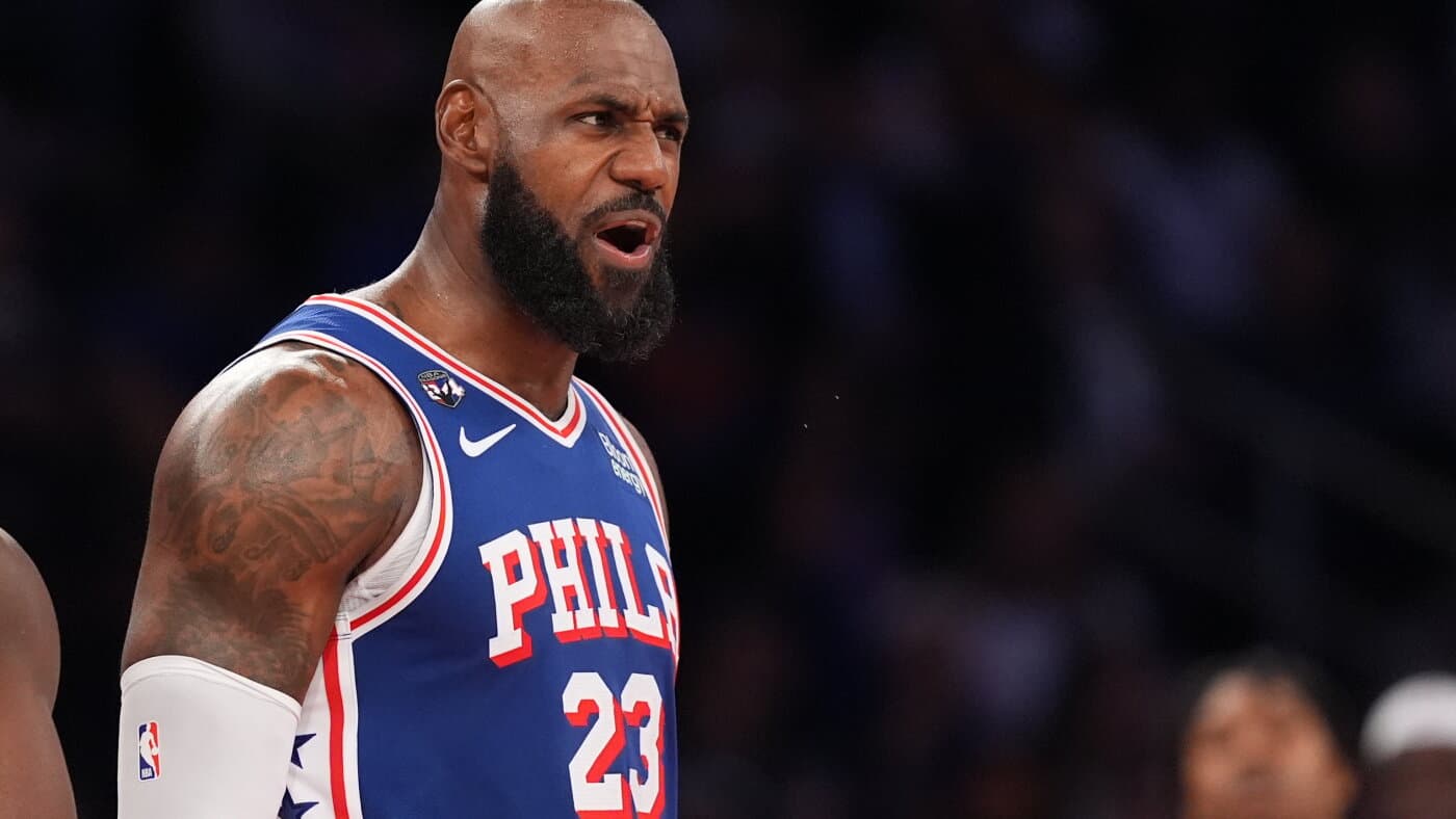 LeBron James grita durante el partido de los Philadelphia 76ers ante los New York Knicks en el Madison Square Garden