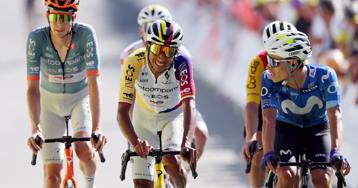 Egan Bernal en carrera durante el Tour de Francia 2026