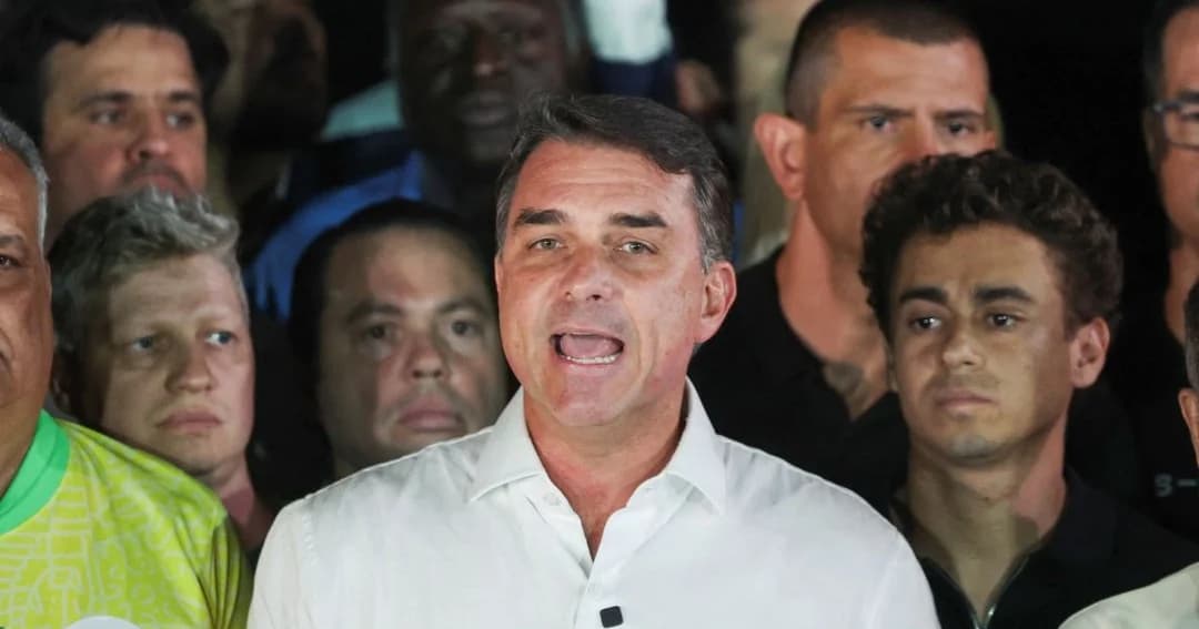 Flávio Bolsonaro habla tras perder la segunda vuelta presidencial en Brasilia