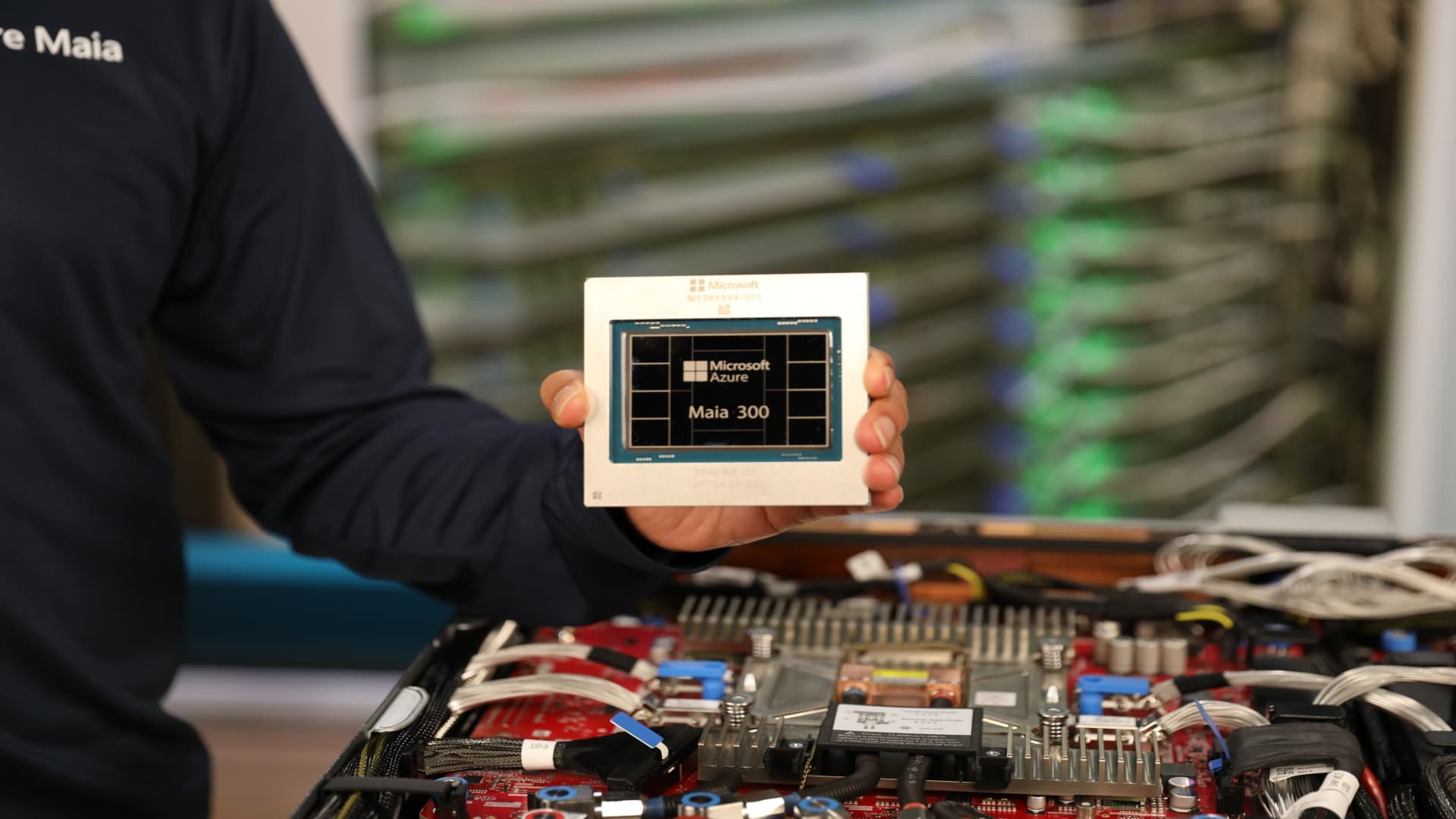 Un prototipo del chip Microsoft Azure Maia 300