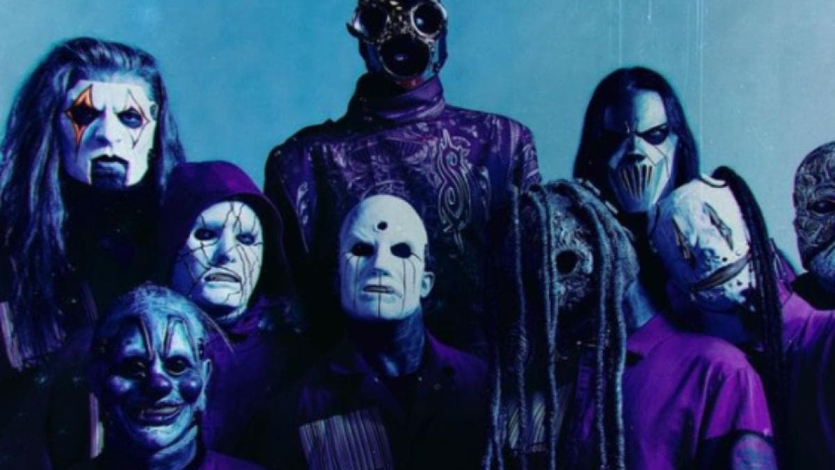 Los integrantes de Slipknot posan con sus máscaras