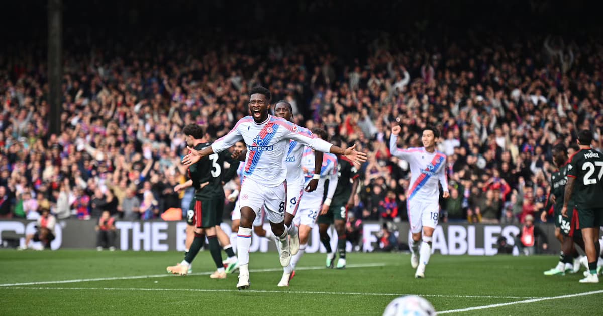 Jefferson Lerma celebra con los brazos abiertos su gol con Crystal Palace ante Nottingham Forest en Selhurst Park