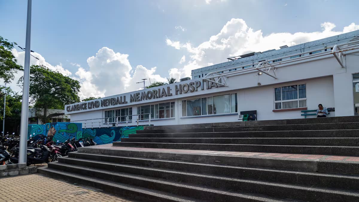 Fachada del hospital Clarence Lynd Newball Memorial, en San Andrés