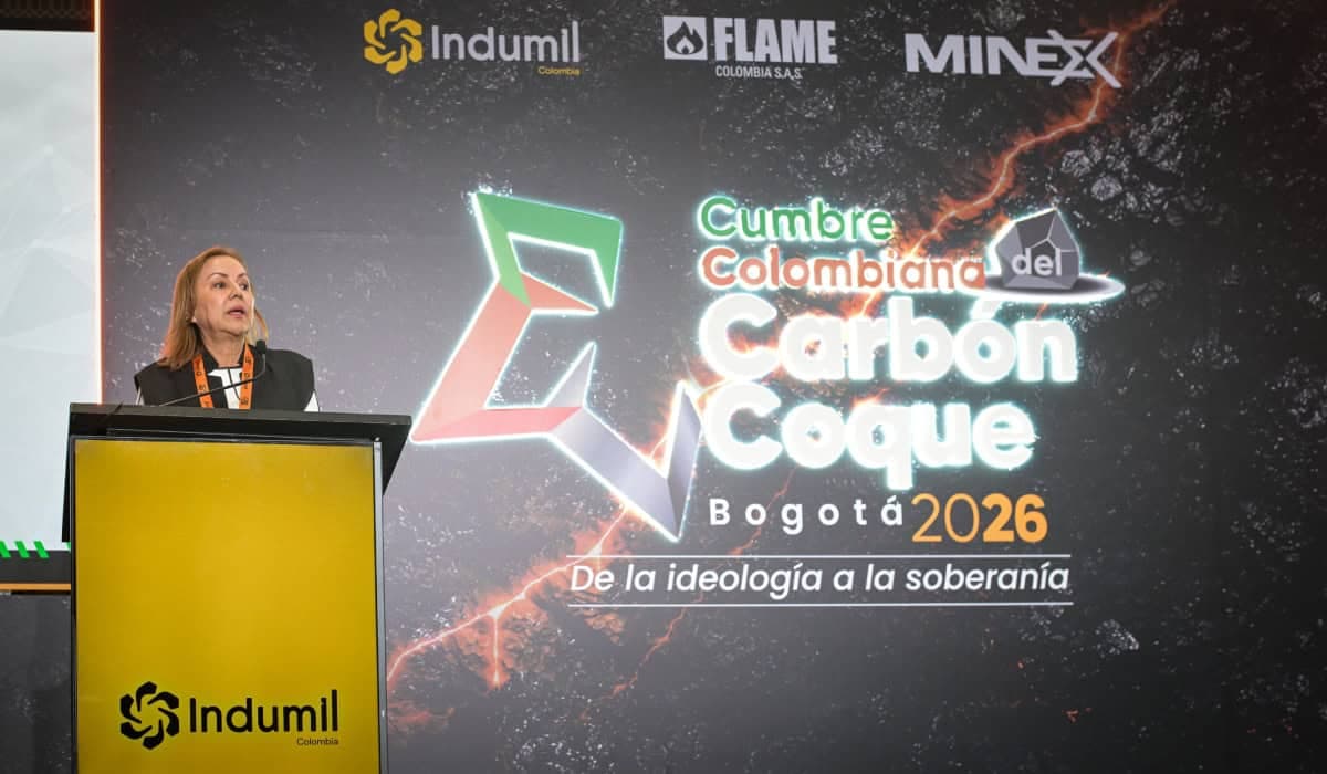 La ministra de Minas, María Nohemí Arboleda, habla en la Cumbre Colombiana del Carbón y el Coque 2026 en Bogotá