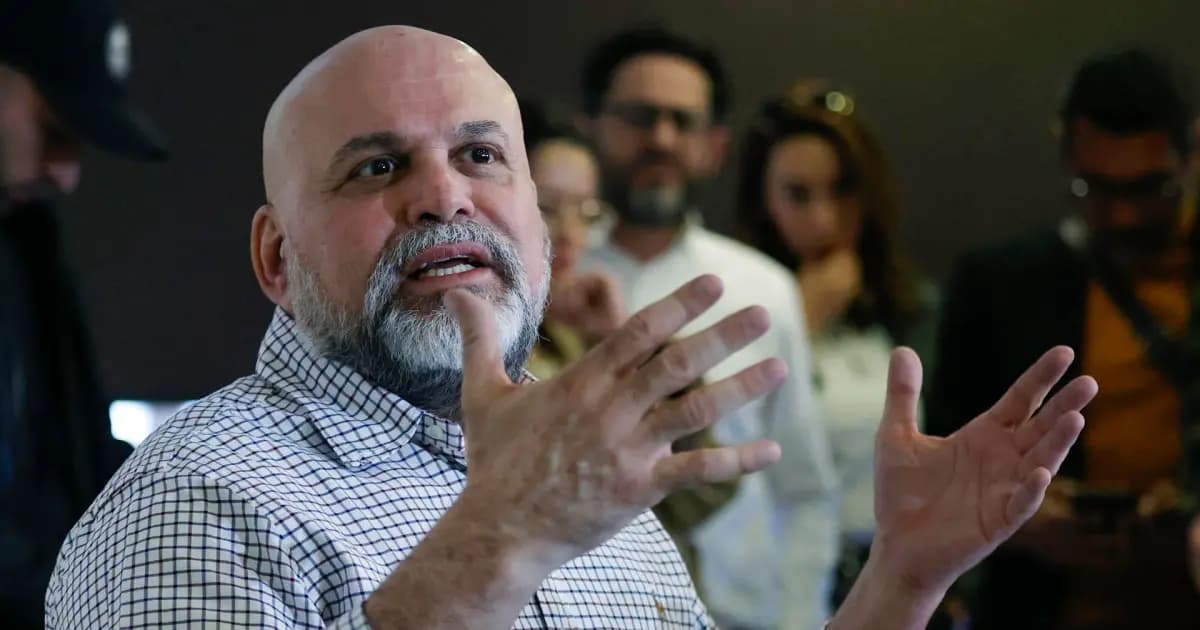 Salvatore Mancuso durante una rueda de prensa