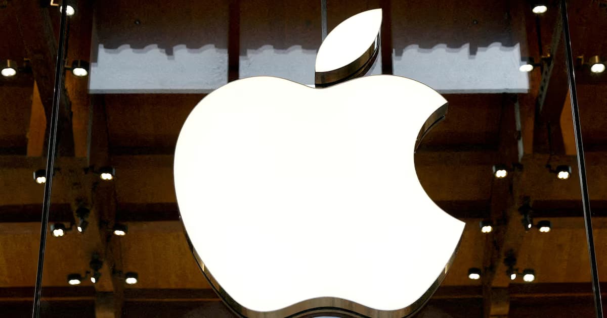 Logotipo de Apple en la fachada de una de sus tiendas