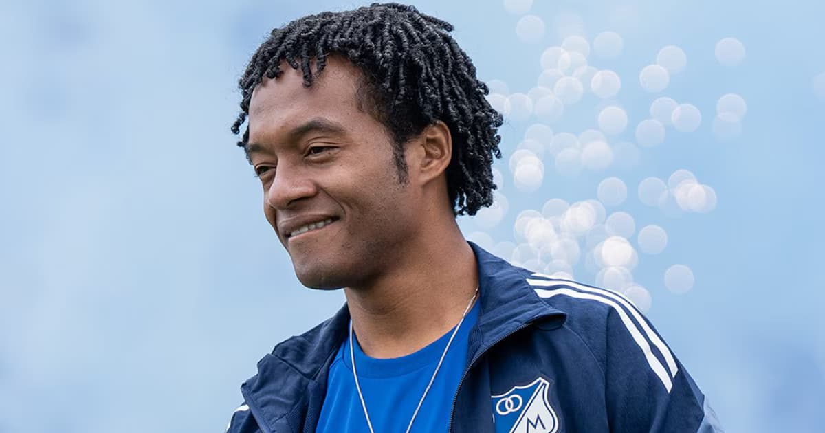 Juan Guillermo Cuadrado, con chaqueta de Millonarios, en un entrenamiento