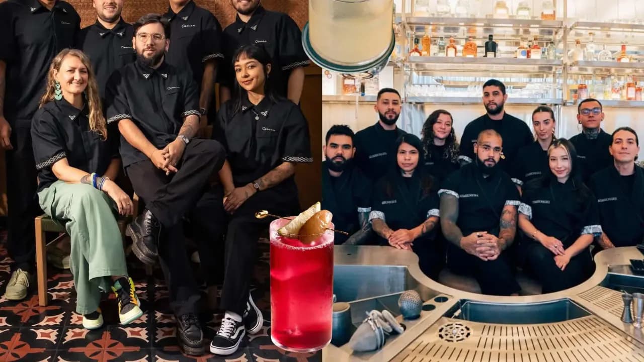 Los equipos de los bares Carmen y Mamba Negra, de Medellín, posan en sus barras