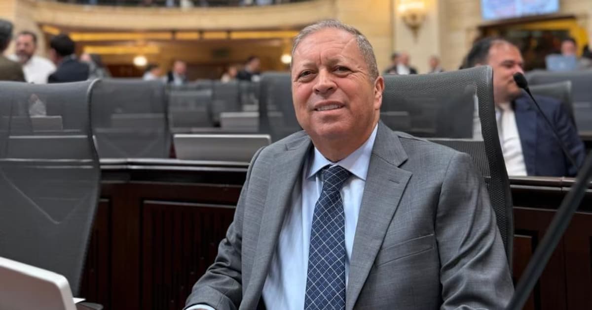 Jaime Alonso Cano, sentado en su curul en el salón elíptico de la Cámara de Representantes