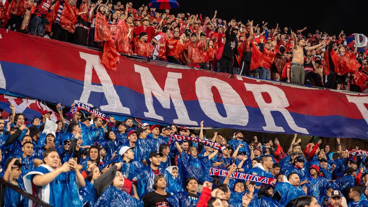 Hinchas del Independiente Medellín en el estadio Atanasio Girardot