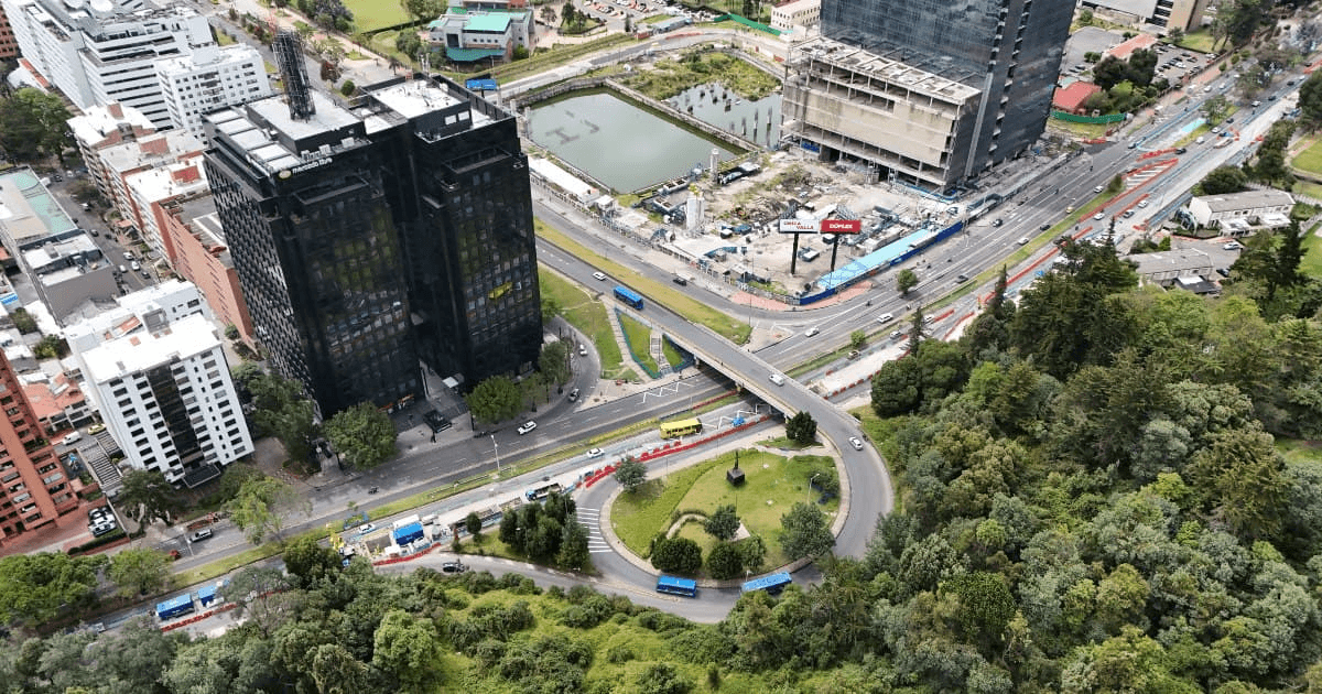 Vista aérea del puente de la carrera Séptima con calle 100, en el norte de Bogotá