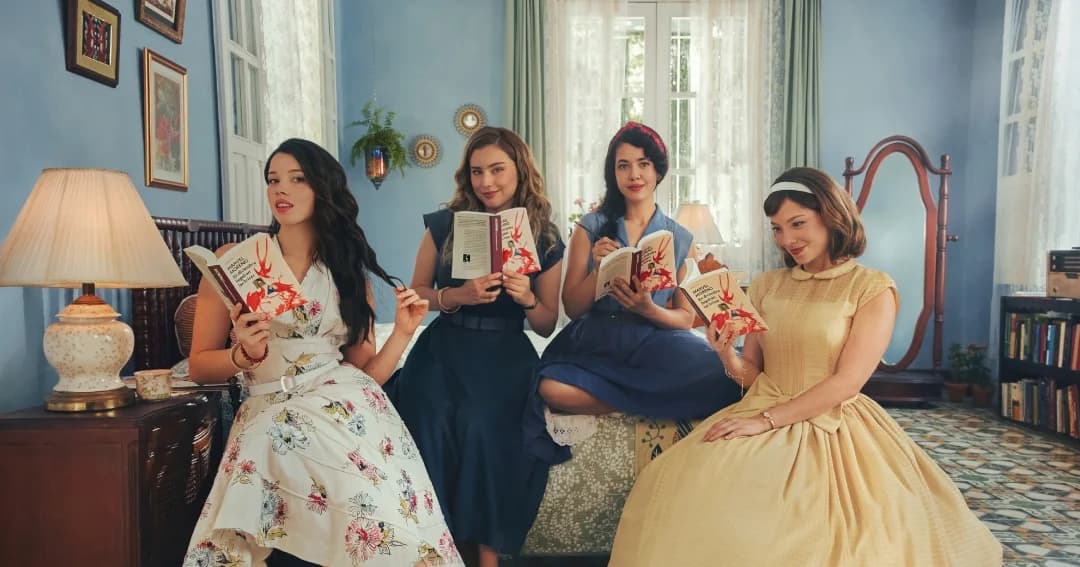 Las cuatro protagonistas de la serie, con vestidos de los años cincuenta, sostienen ejemplares de la novela