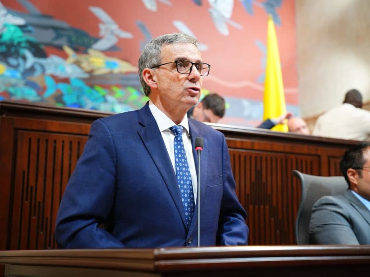 El ministro de Hacienda, Miguel Gómez Martínez, interviene en el Congreso
