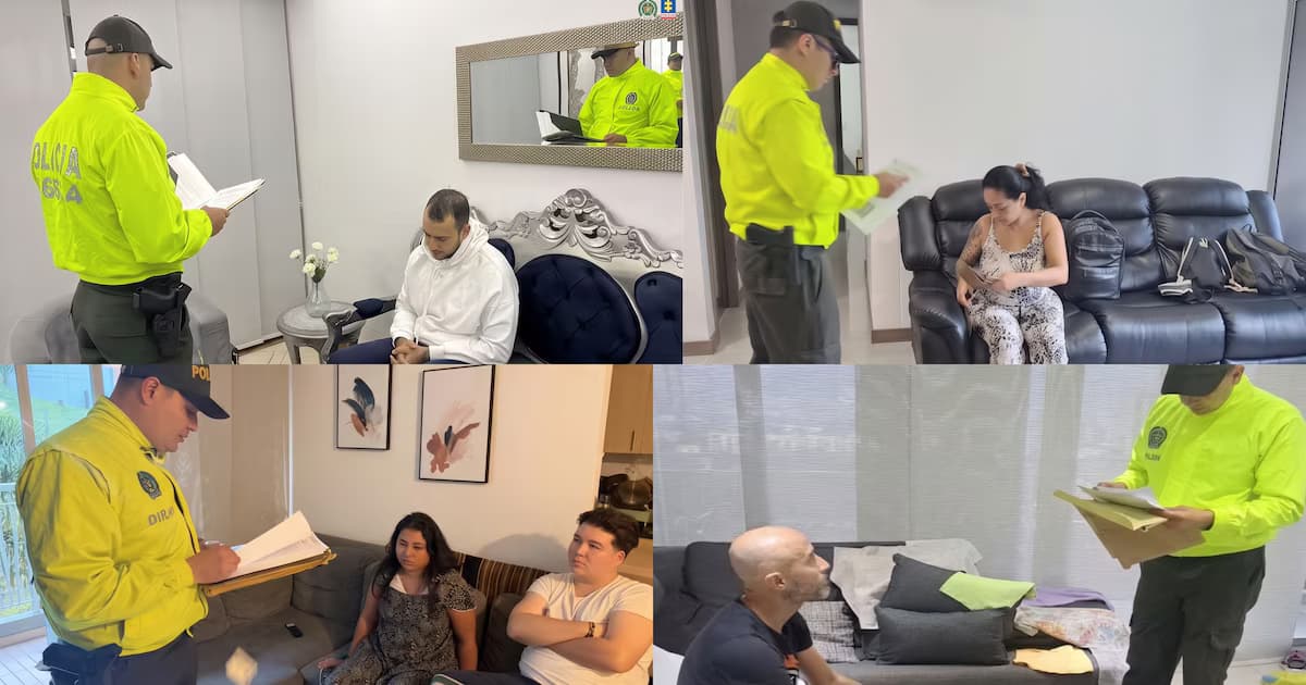 Uniformados leen las órdenes judiciales a los capturados durante los allanamientos