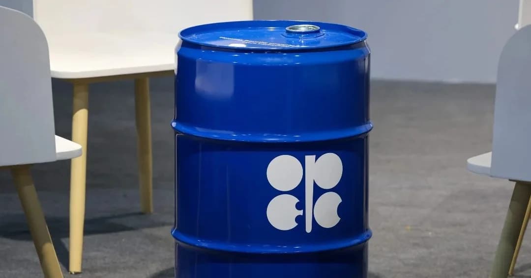 Barril azul con el logotipo de la Opep en la sede de una reunión de la organización