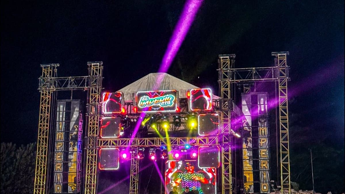 Baile de champeta frente a un picó en el Caribe colombiano