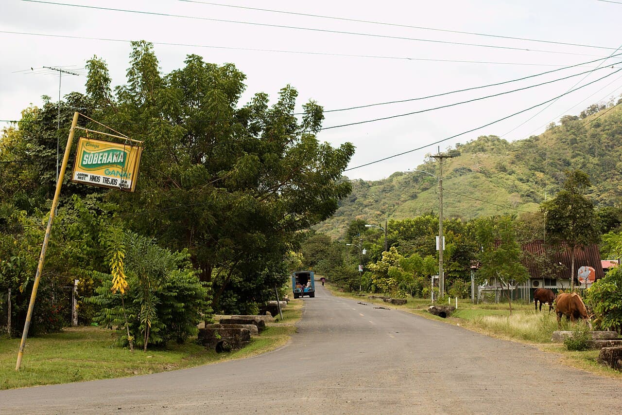 El pueblo de Cambutal, en la costa sur de la península de Azuero, Panamá, en una fotografía de archivo de 2013; no es una imagen del sismo