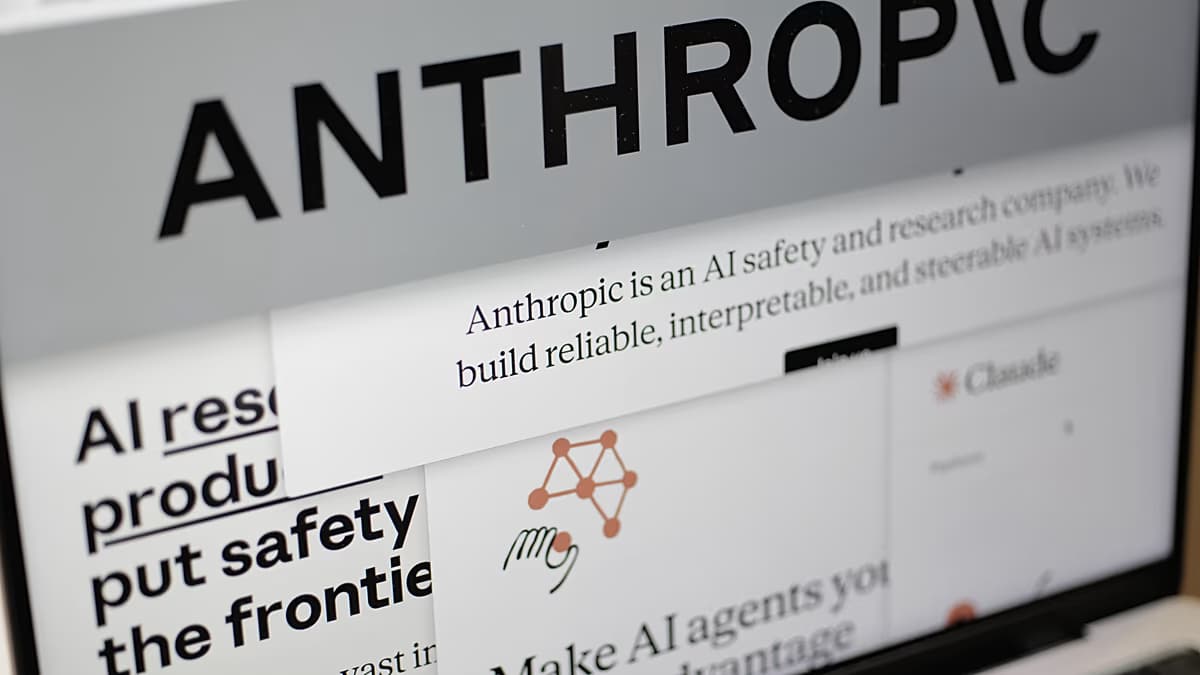 Página web de Anthropic vista en la pantalla de un computador