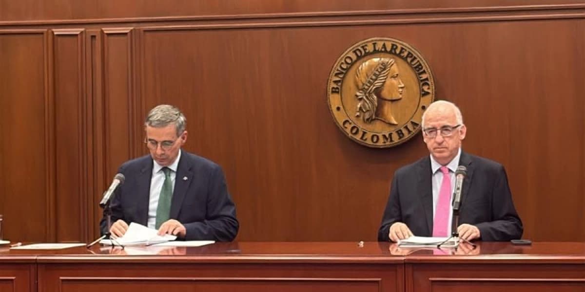 Rueda de prensa en el Banco de la República tras una reunión de la Junta Directiva