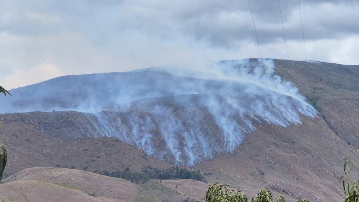 Incendio forestal en el cerro de San Marcos, en Villa de Leyva