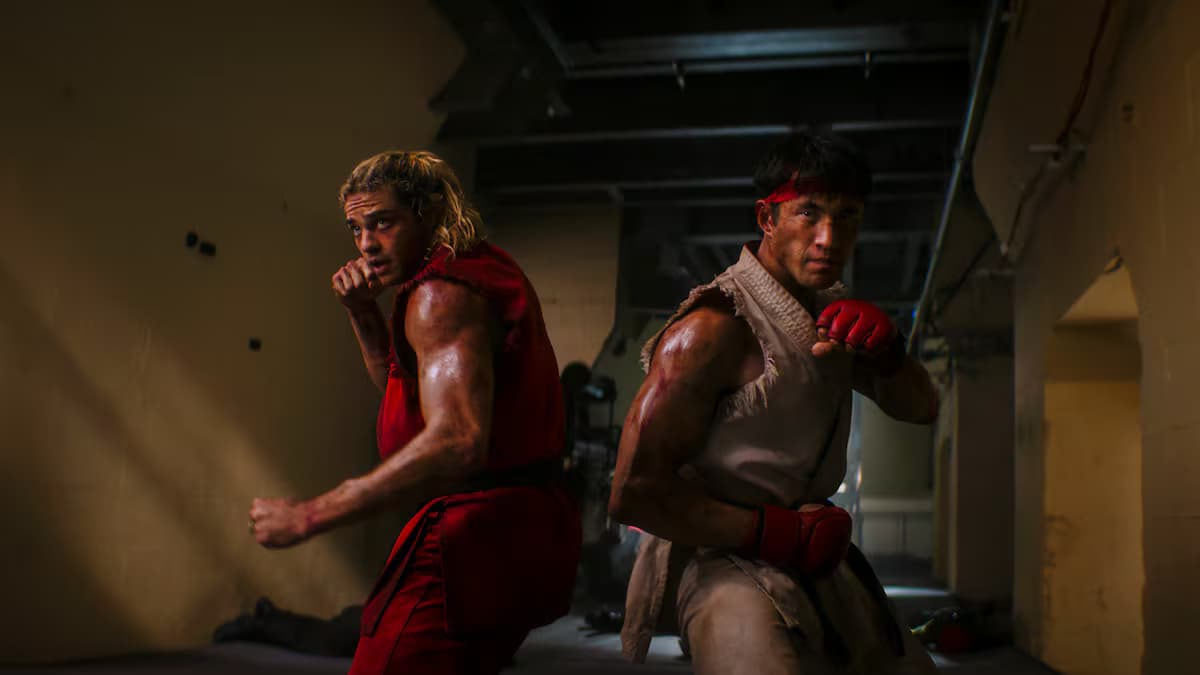 Noah Centineo como Ken y Andrew Koji como Ryu en una escena de «Street Fighter»