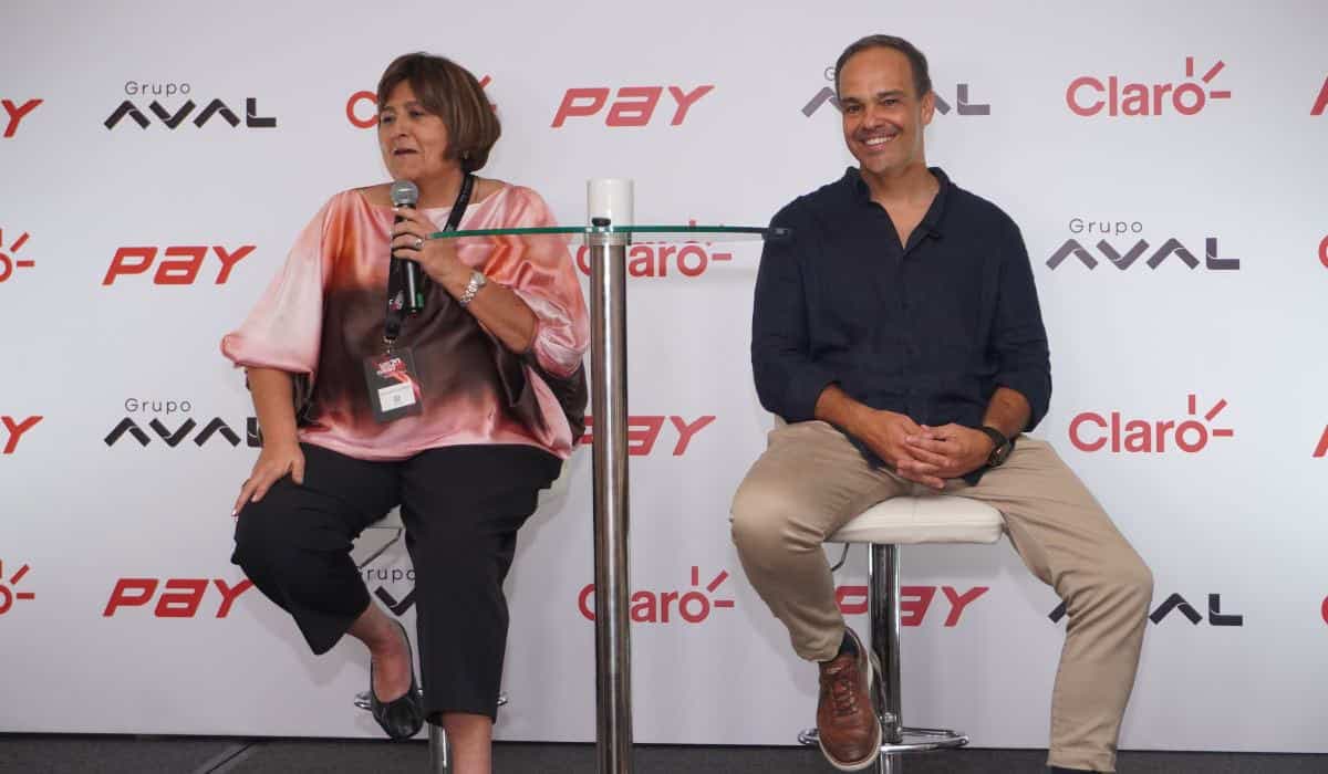 María Lorena Gutiérrez, presidenta de Grupo Aval, y Rodrigo de Gusmao, presidente de Claro Colombia, durante el anuncio de Claro Pay en Cartagena