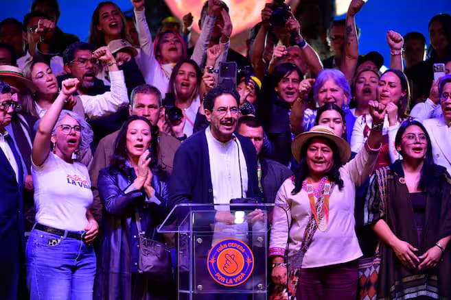 El senador Iván Cepeda durante un acto público