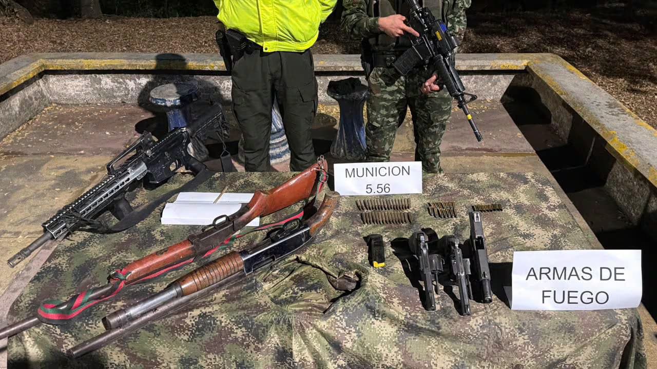 Fusiles, escopetas, pistolas y munición incautados por el Ejército y la Policía en el Cauca
