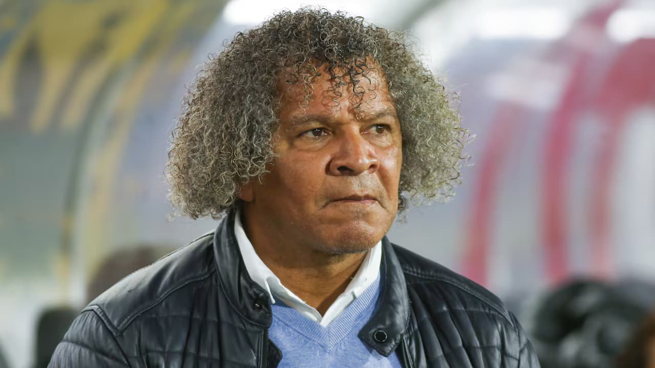 El entrenador Alberto Gamero durante un partido