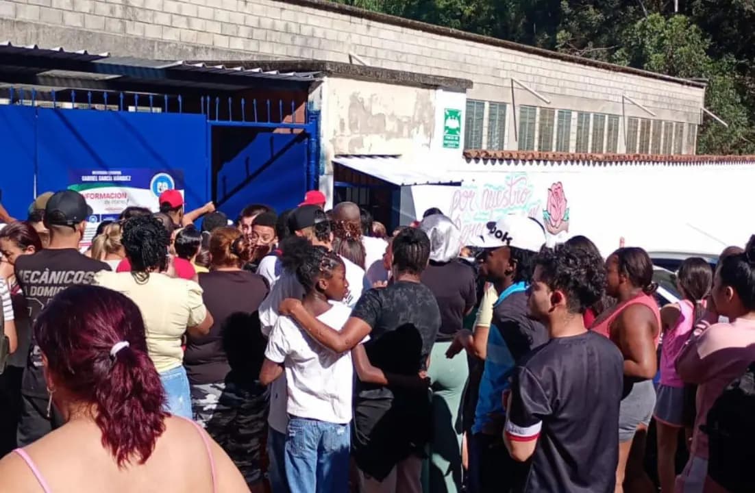 Entrada de la Institución Educativa Gabriel García Márquez, en Medellín