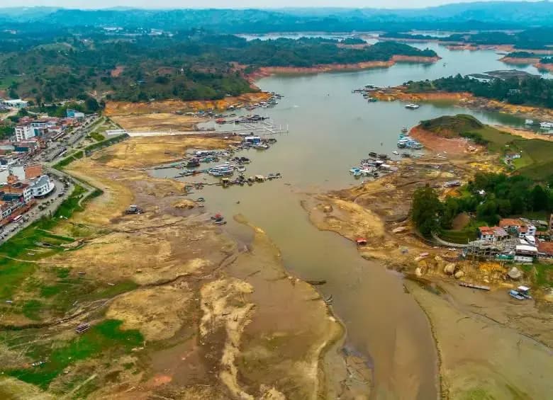Embalse colombiano con los niveles de agua muy por debajo de lo habitual