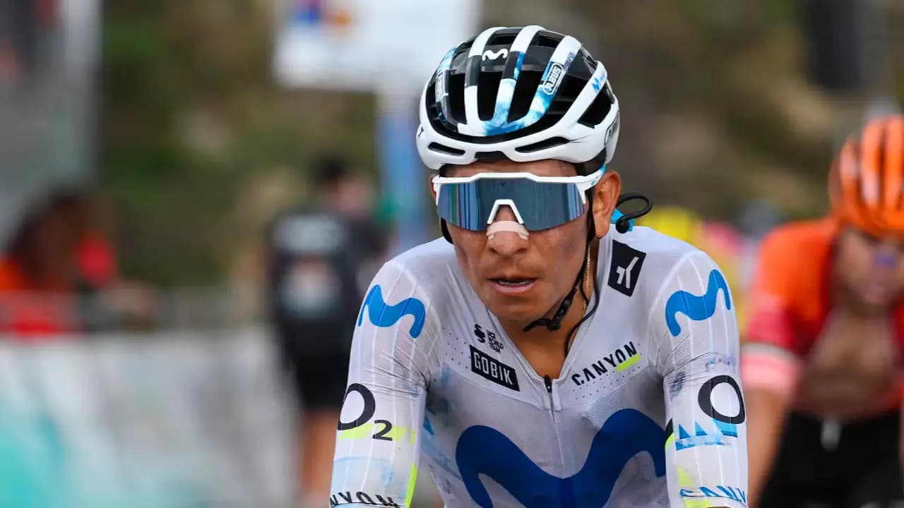Nairo Quintana con el uniforme del Movistar durante una competencia