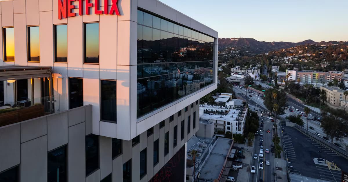 Sede de Netflix en Los Ángeles, con el logo de la empresa en lo alto del edificio