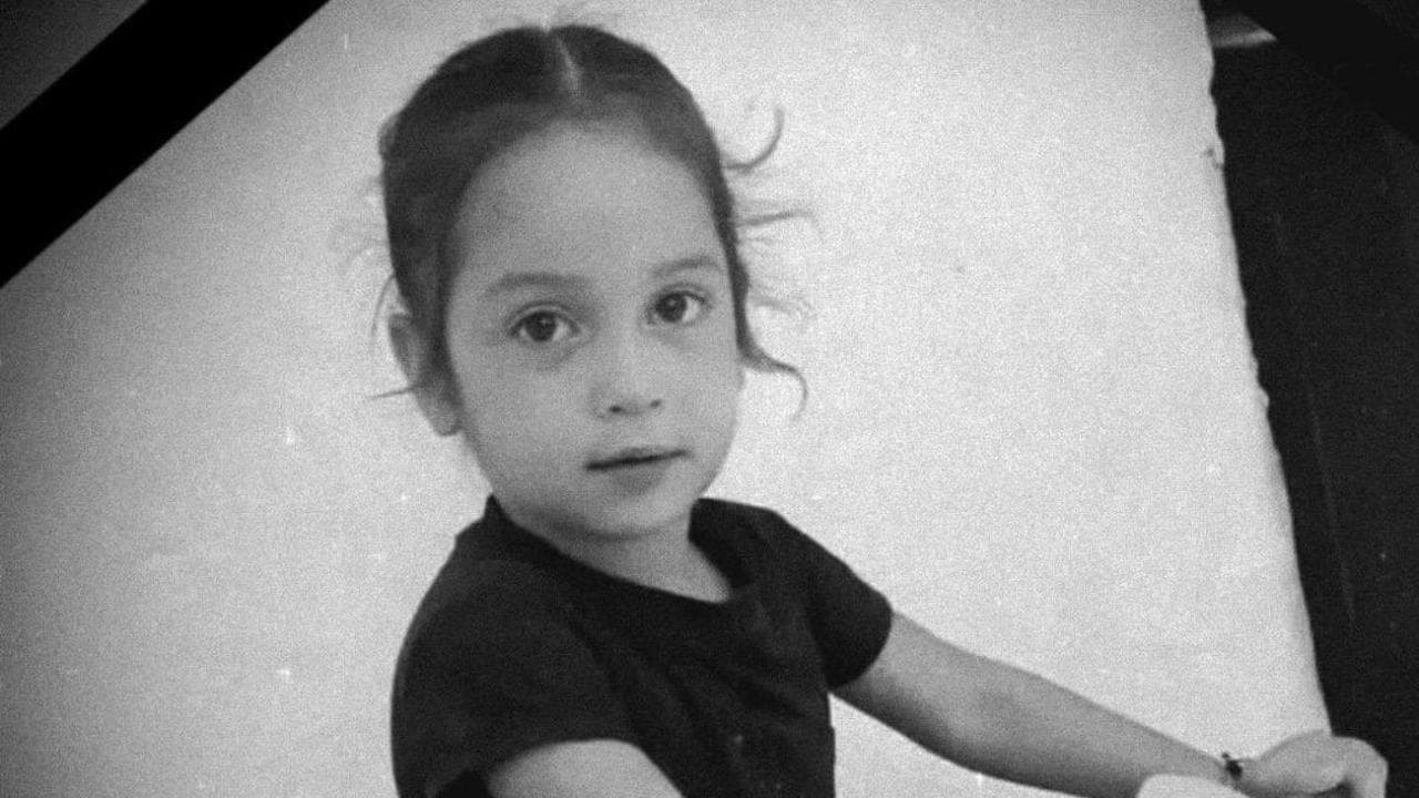 Retrato en blanco y negro de Michelle Dayana Henao Chavarría, de seis años