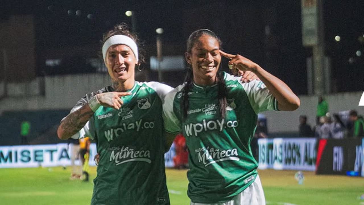 Ingrid Guerra y Melanie Aponzá celebran un gol del Deportivo Cali en la ida de la final de la Liga Femenina