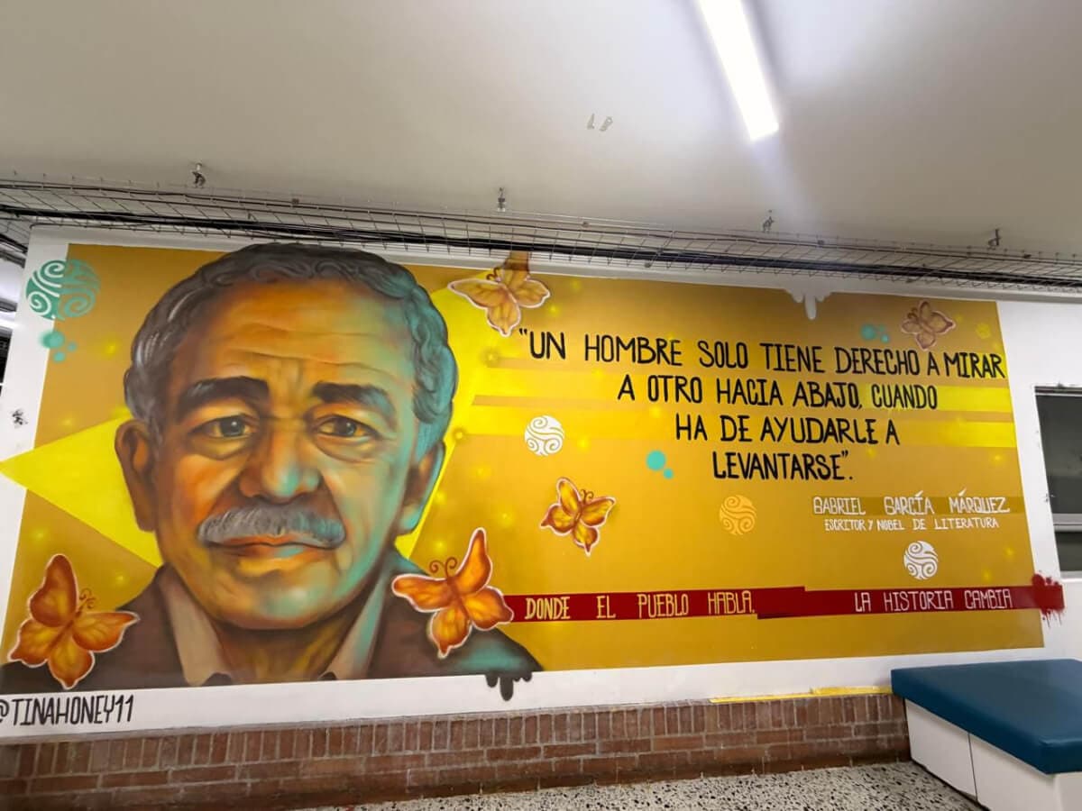Mural de Gabriel García Márquez en la sede de Inravisión, en la calle 26 de Bogotá
