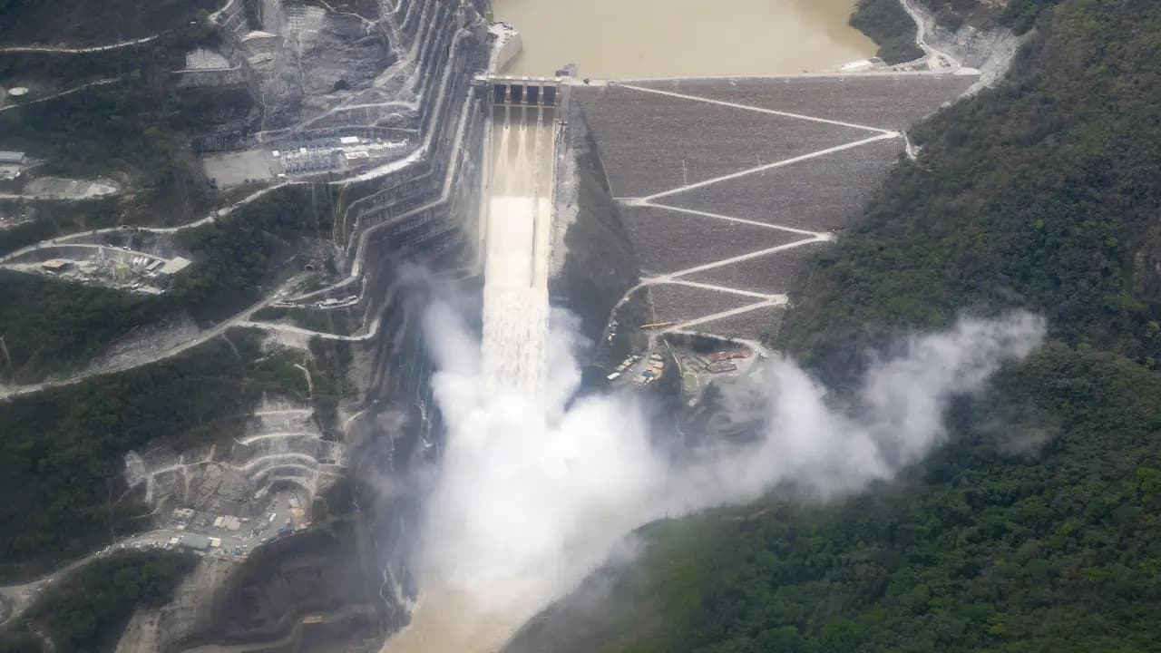 Embalse del proyecto hidroeléctrico Hidroituango, sobre el río Cauca